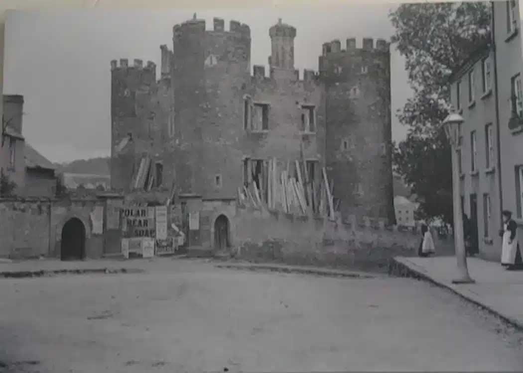 old black and white photo of enniscorthy castle